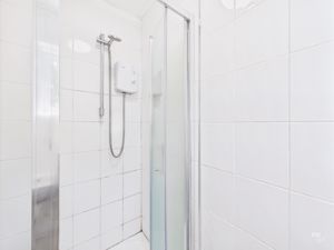 Shower - Gnd. Fl.- click for photo gallery